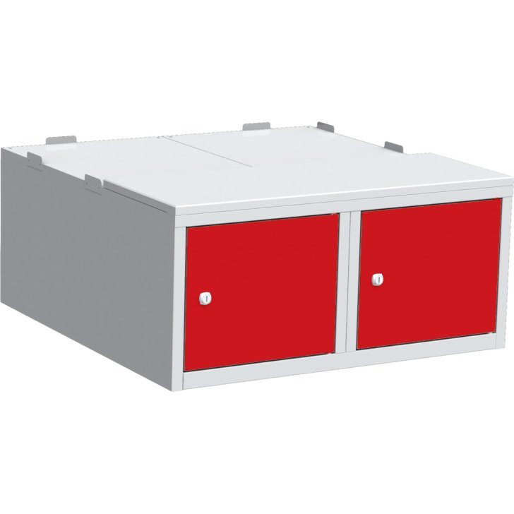 Pamatkaste zem drēbju skapja