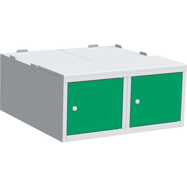 Pamatkaste zem drēbju skapja