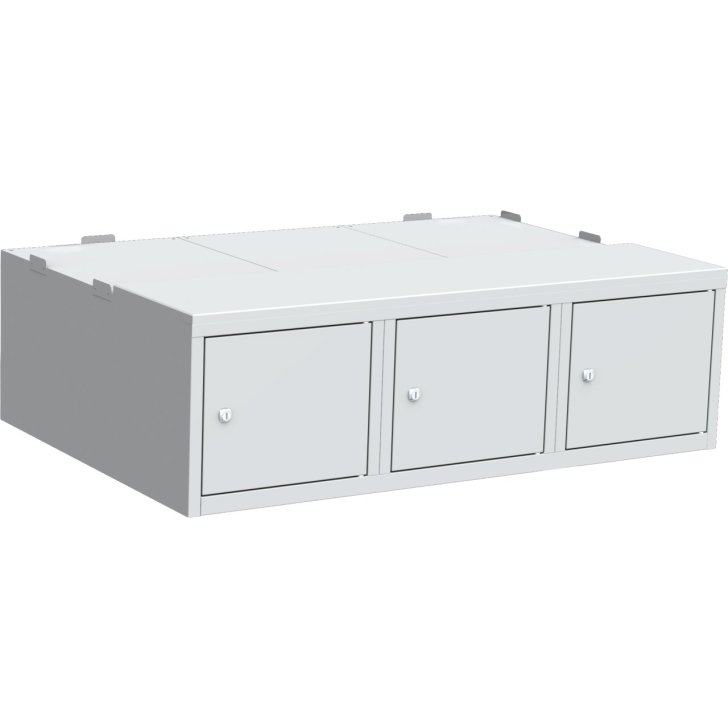 Pamatkaste zem drēbju skapja