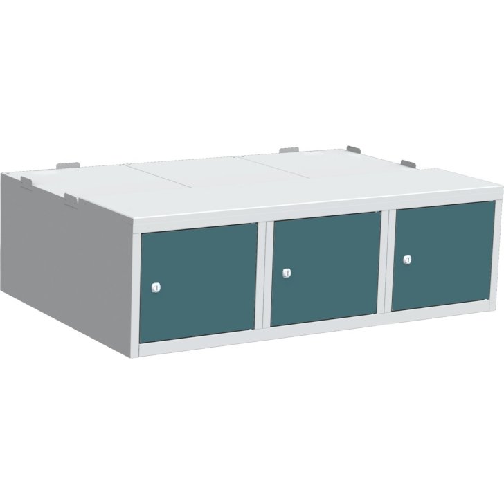 Pamatkaste zem drēbju skapja