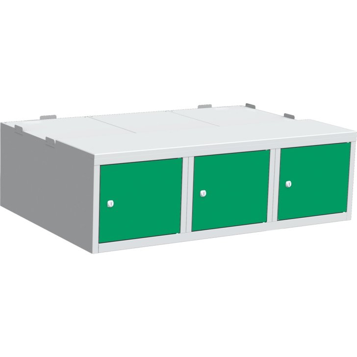 Pamatkaste zem drēbju skapja