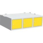 Pamatkaste zem drēbju skapja