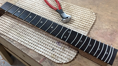 5 dienās izgatavota ģitāra Crimson Custom Guitars - 4. diena