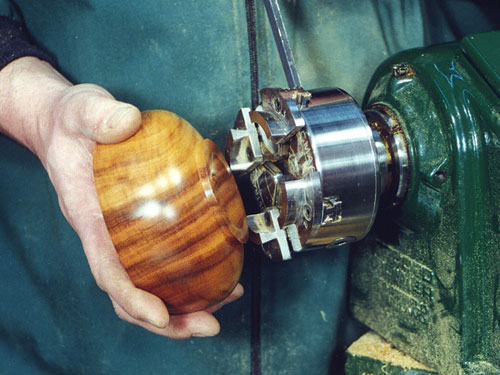 Uzstādiet bļodu uz patronas