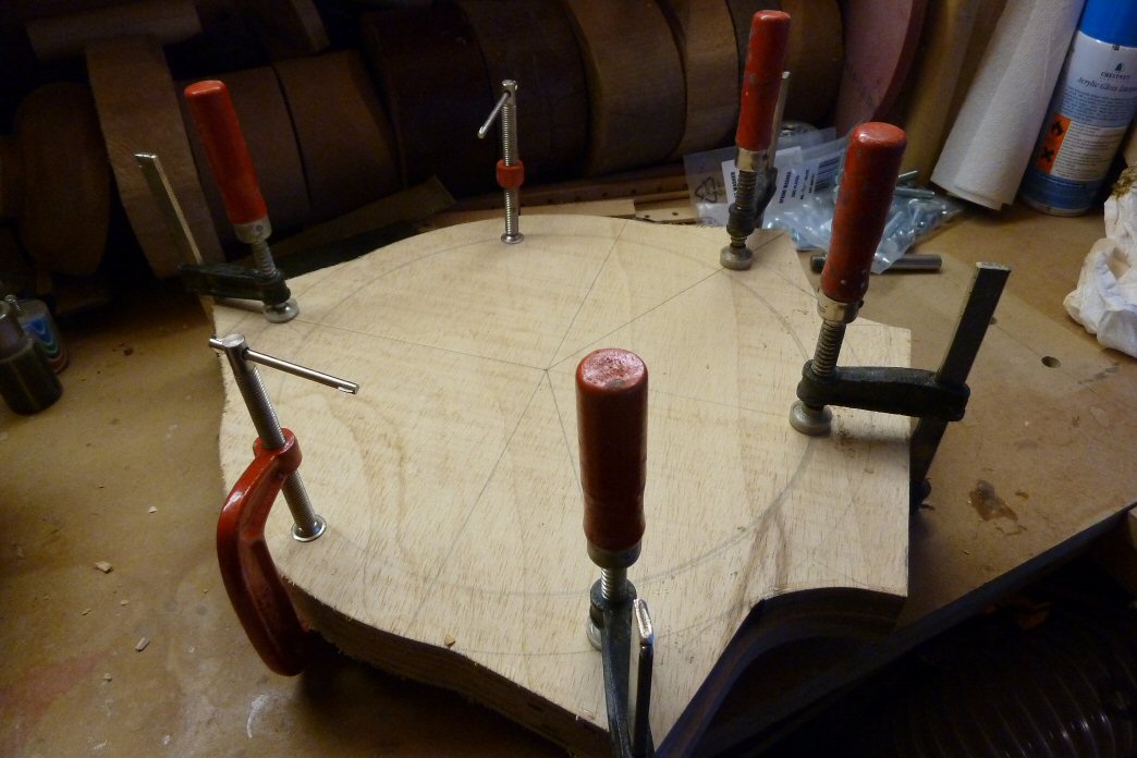 2. solis: detaļu līmēšana