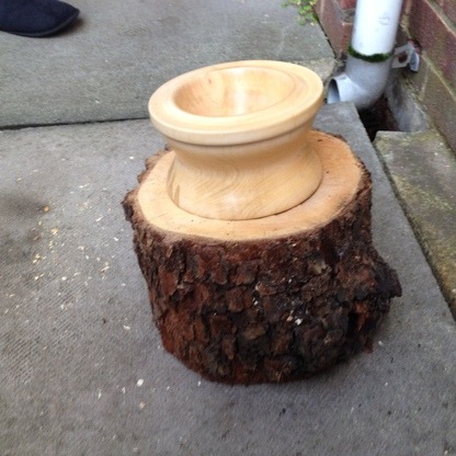 Sākotnēji no koka gabala izgatavota bļoda iesācējiem. 